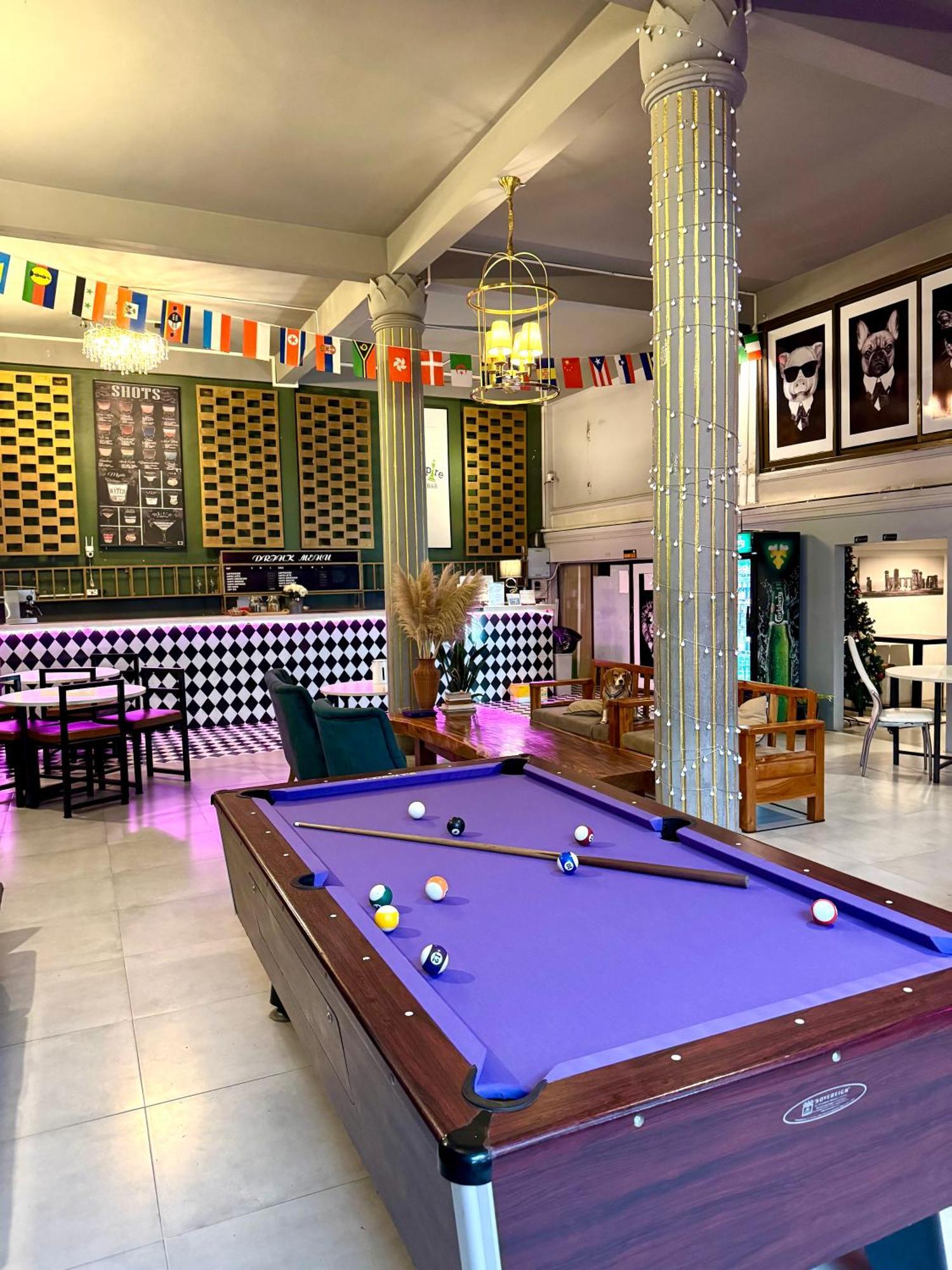 You Empire Hostel&Bar Pakse Buitenkant foto